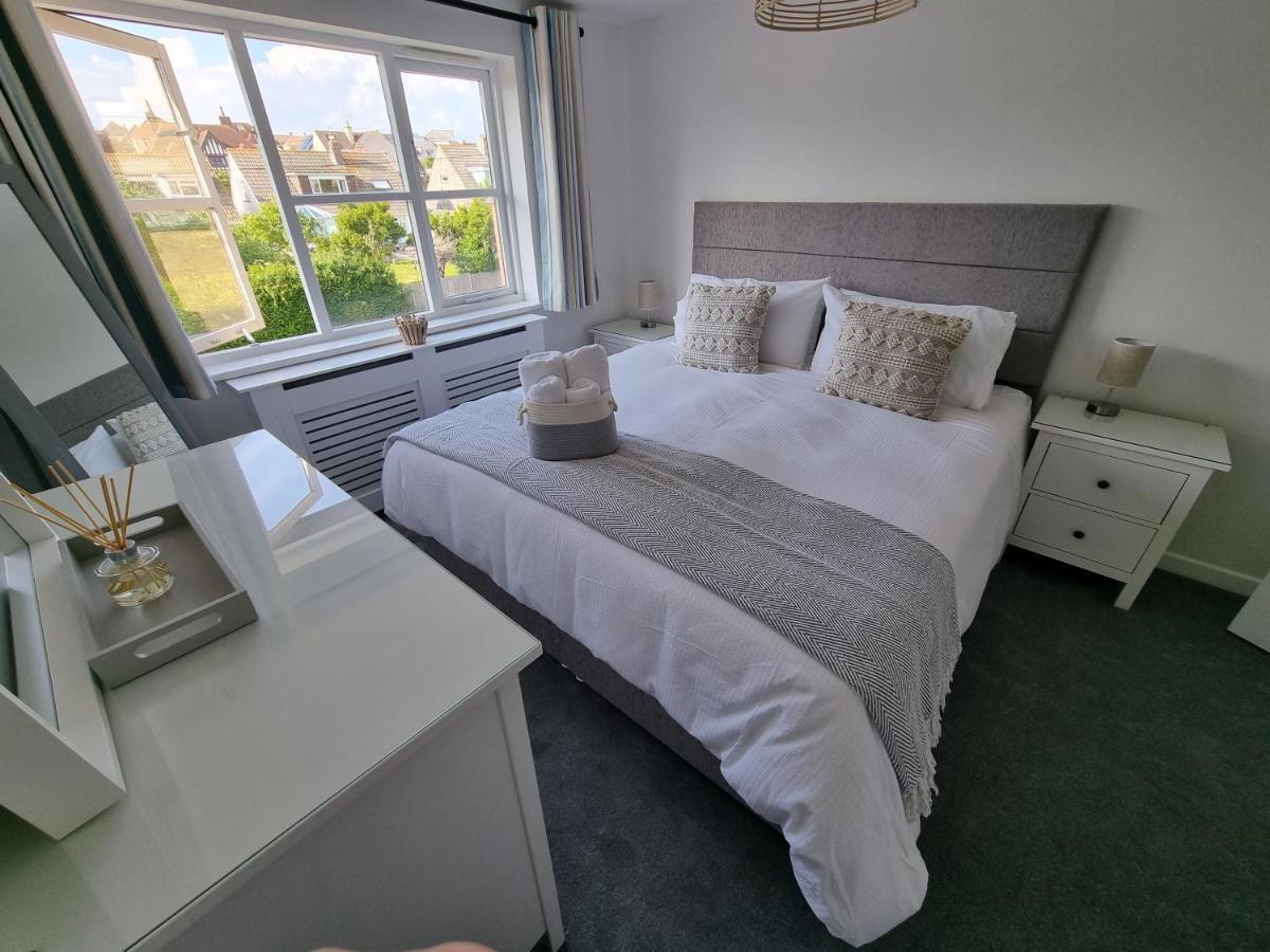 Hightide - 2 Bed With Parking, Balcony & Sea View. Appartement Swanage Buitenkant foto