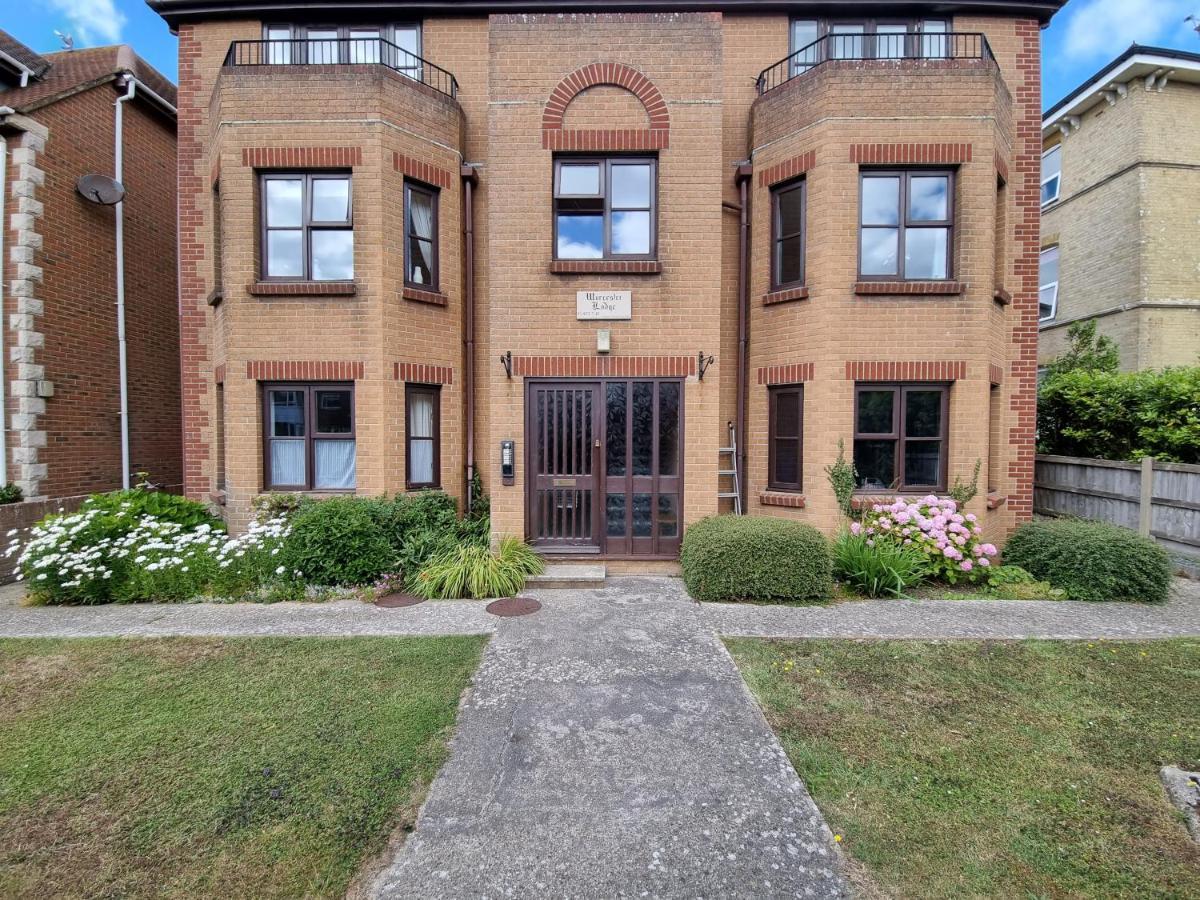 Hightide - 2 Bed With Parking, Balcony & Sea View. Appartement Swanage Buitenkant foto