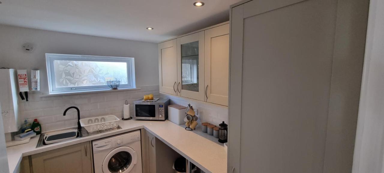 Hightide - 2 Bed With Parking, Balcony & Sea View. Appartement Swanage Buitenkant foto