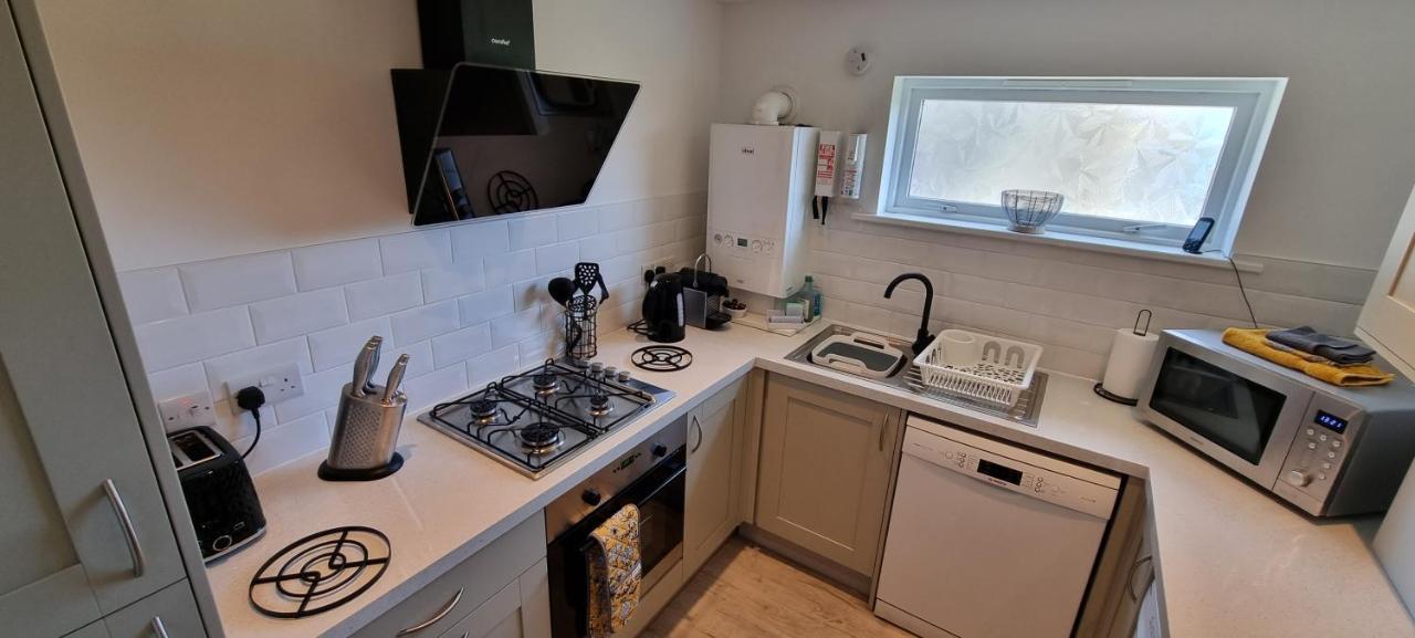 Hightide - 2 Bed With Parking, Balcony & Sea View. Appartement Swanage Buitenkant foto