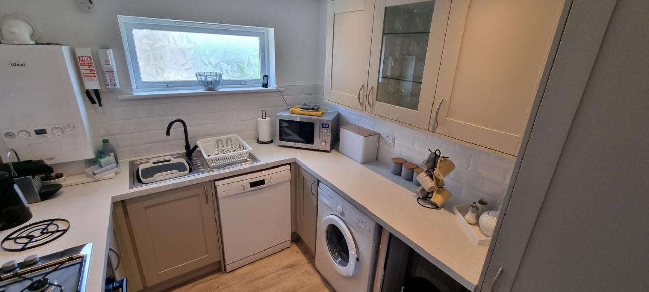 Hightide - 2 Bed With Parking, Balcony & Sea View. Appartement Swanage Buitenkant foto