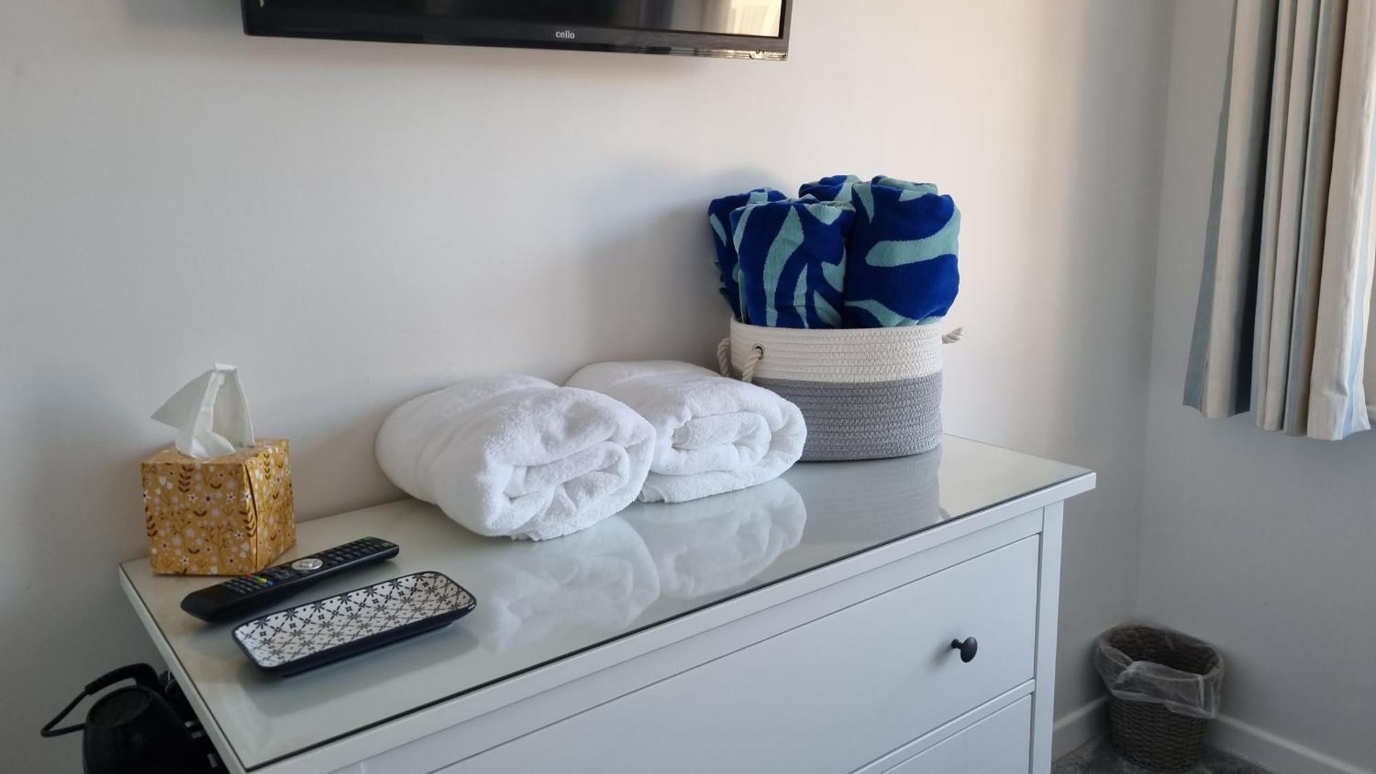 Hightide - 2 Bed With Parking, Balcony & Sea View. Appartement Swanage Buitenkant foto