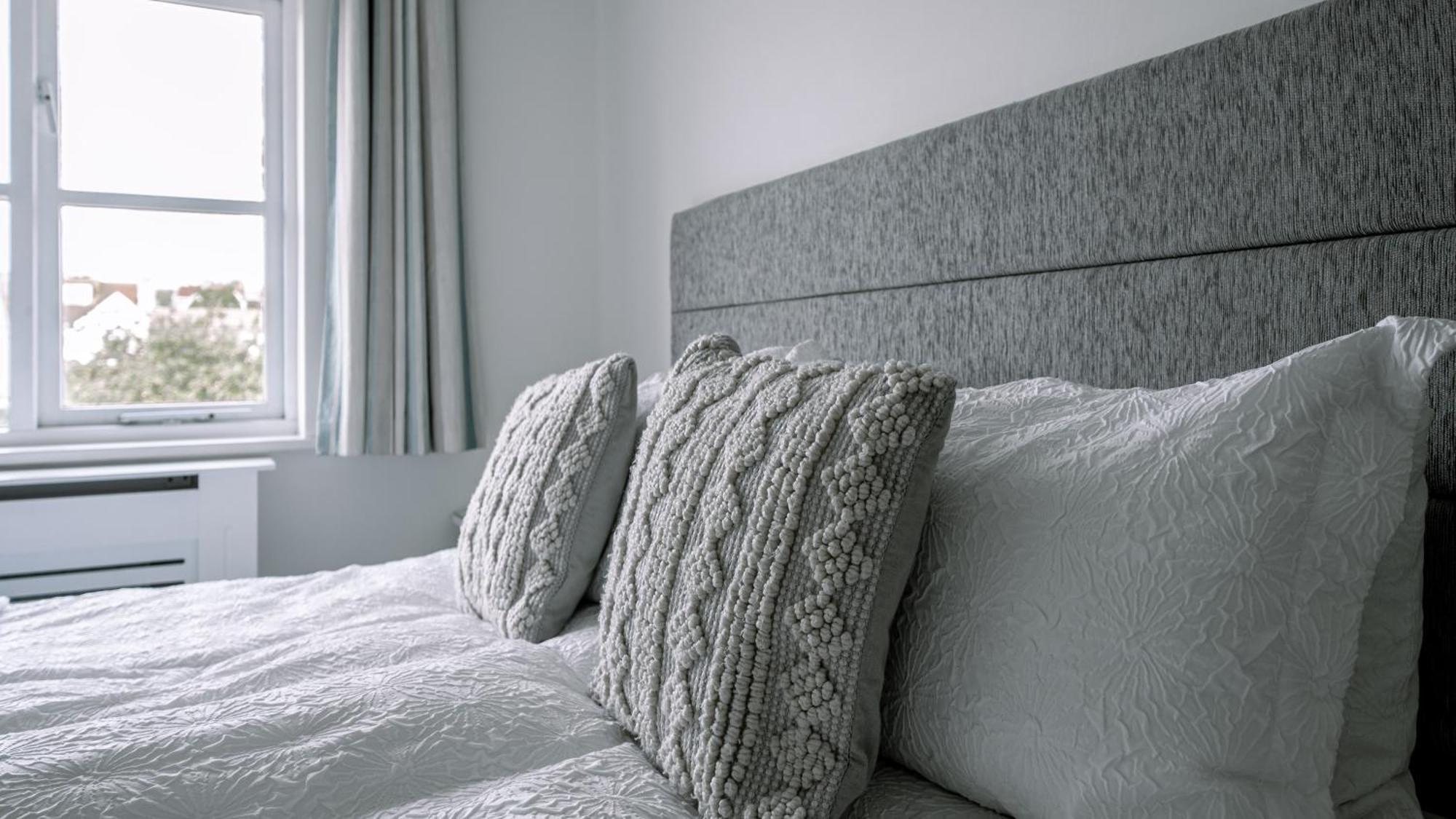 Hightide - 2 Bed With Parking, Balcony & Sea View. Appartement Swanage Buitenkant foto